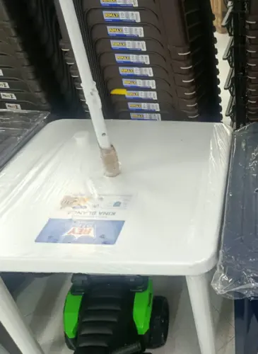 Mesa plástica con sombrilla para hogar y negocio en Bello y Medellín
