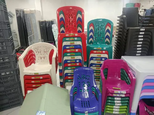 Variedad de sillas plásticas para hogar y negocio en Bello y Medellín
