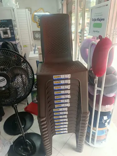 Sillas plásticas sin brazos para hogar y negocio en Bello y Medellín