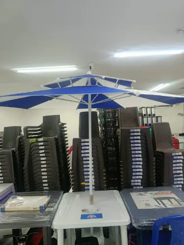 Mesa plástica con Sombrilla para hogar y negocio en Bello y Medellín